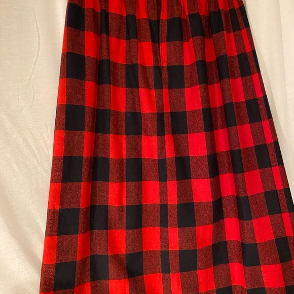 Ladies Red & Black Plaid Wool Pleated front skirt - Picture 2 of 4